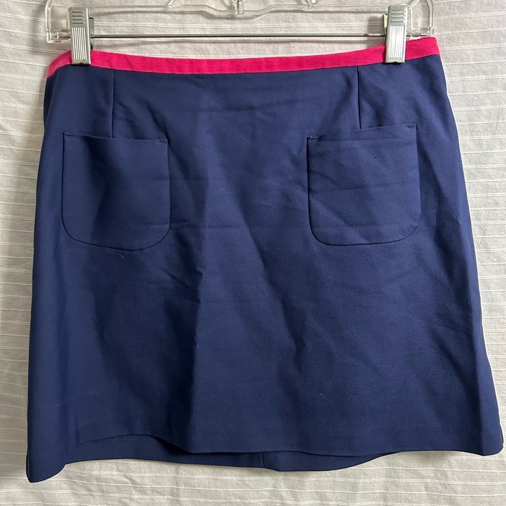 NWT Womens H&M Navy Blue Short Skirt with Pink Waist Detail and Pockets Size 6